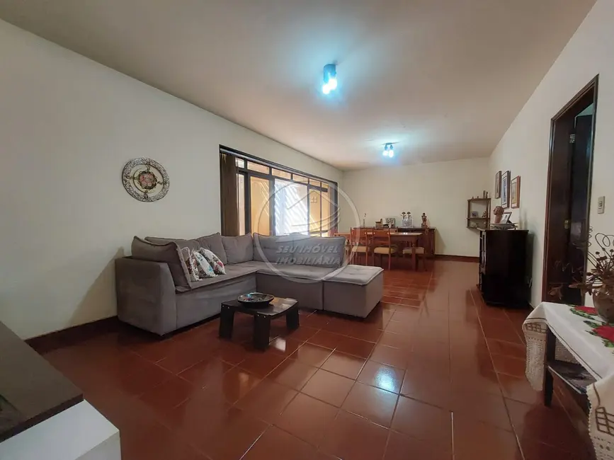 Casa com 3 quartos à venda, 193m2 em Estados Unidos, Uberaba - MG - imagem 4 Foto 4 de Casa com 3 quartos à venda, 193m2 em Estados Unidos, Uberaba - MG