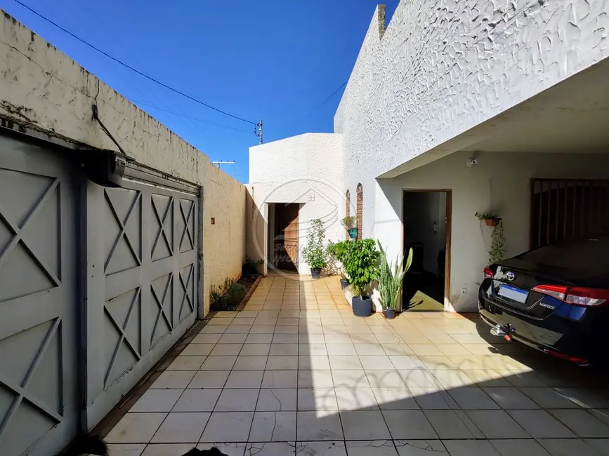 Casa com 3 quartos à venda, 157m2 em Conjunto Cássio Rezende, Uberaba - MG - imagem 2 Foto 2 de Casa com 3 quartos à venda, 157m2 em Conjunto Cássio Rezende, Uberaba - MG