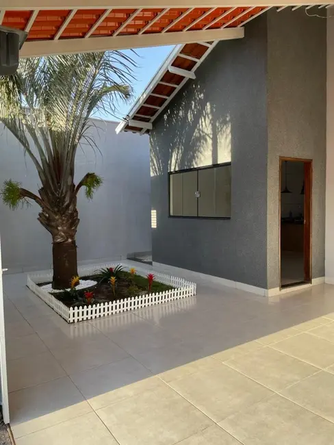 Casa com 2 quartos à venda, 185m2 em Jardim Maria Alice, Uberaba - MG - imagem 2 Foto 2 de Casa com 2 quartos à venda, 185m2 em Jardim Maria Alice, Uberaba - MG