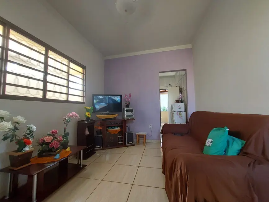 Casa com 2 quartos à venda, 77m2 em Jardim Triângulo, Uberaba - MG - imagem 4 Foto 4 de Casa com 2 quartos à venda, 77m2 em Jardim Triângulo, Uberaba - MG
