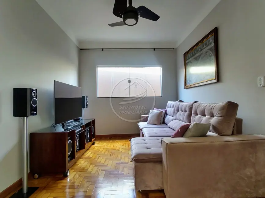 Casa com 5 quartos à venda, 211m2 em Estados Unidos, Uberaba - MG - imagem 2 Foto 2 de Casa com 5 quartos à venda, 211m2 em Estados Unidos, Uberaba - MG