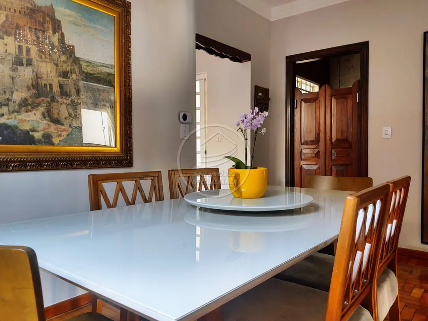 Casa com 5 quartos à venda, 211m2 em Estados Unidos, Uberaba - MG - imagem 1 Foto 1 de Casa com 5 quartos à venda, 211m2 em Estados Unidos, Uberaba - MG