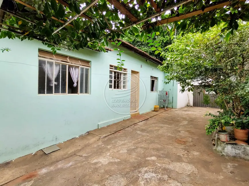 Foto 1 de Casa com 7 quartos à venda, 227m2 em Parque das Américas, Uberaba - MG