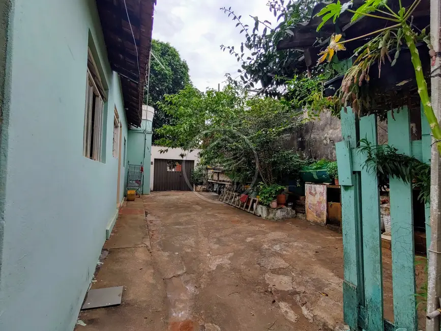 Foto 2 de Casa com 7 quartos à venda, 227m2 em Parque das Américas, Uberaba - MG