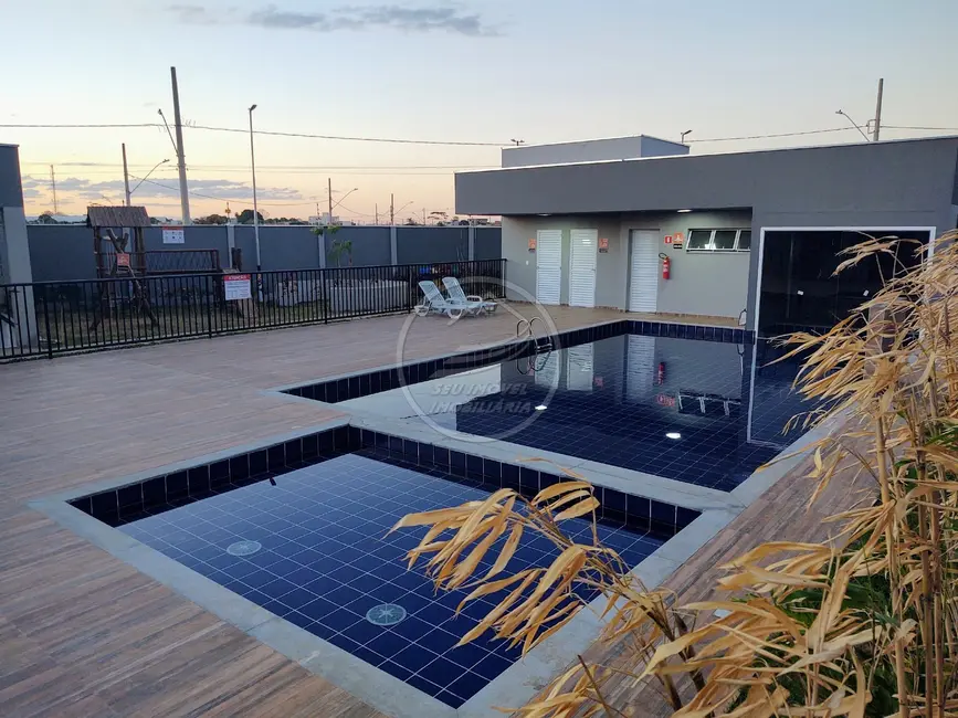 Foto 2 de Apartamento com 2 quartos para alugar, 40m2 em São José, Uberaba - MG