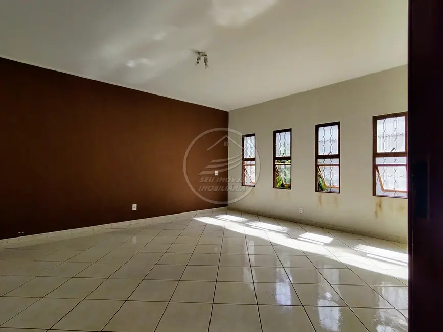 Foto 1 de Casa com 3 quartos à venda, 158m2 em Beija-Flor II, Uberaba - MG