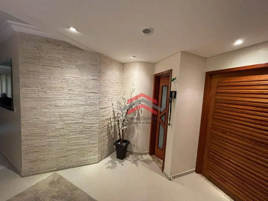 Sobrado com 3 quartos à venda, 175m2 em Jardim Teresa, São Paulo - SP - imagem 2 Foto 2 de Sobrado com 3 quartos à venda, 175m2 em Jardim Teresa, São Paulo - SP