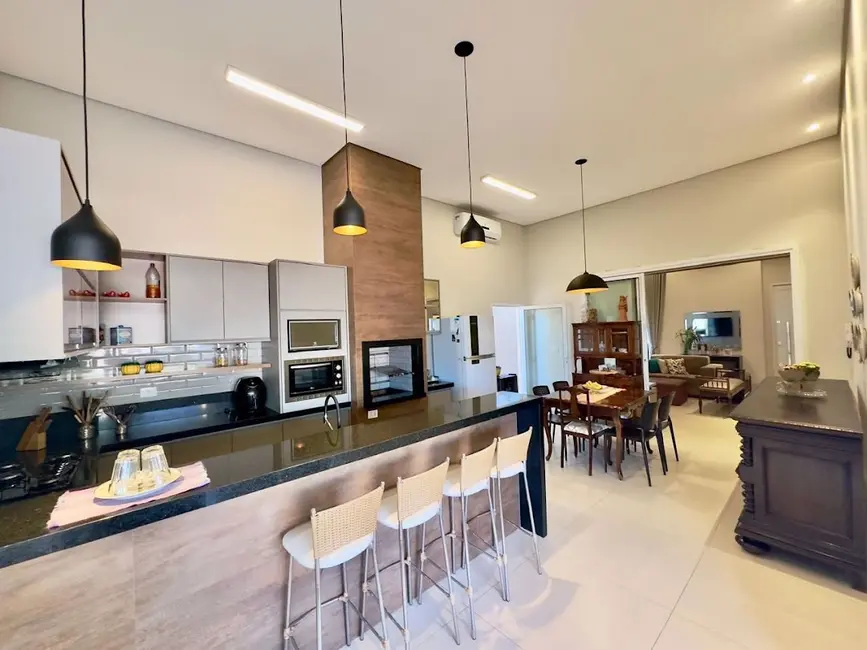 Foto 5 de Casa com 3 quartos à venda, 300m2 em Centro, Tres Lagoas - MS