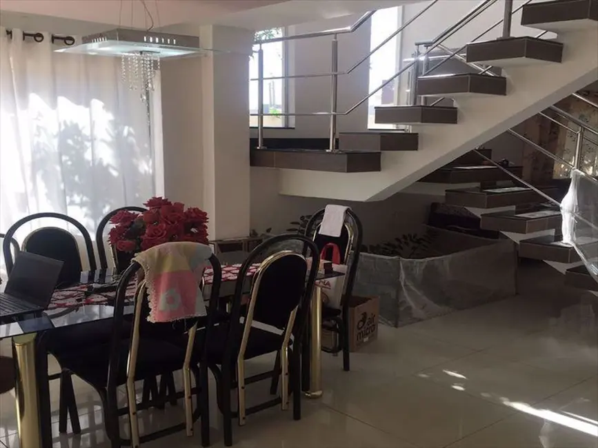 Casa com 3 quartos à venda, 240m2 em Recanto das Palmeiras, Tres Lagoas - MS - imagem 4 Foto 4 de Casa com 3 quartos à venda, 240m2 em Recanto das Palmeiras, Tres Lagoas - MS