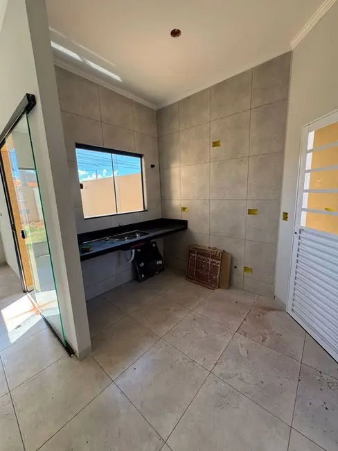 Foto 2 de Casa com 2 quartos à venda, 180m2 em Tres Lagoas - MS
