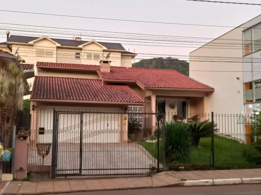 Foto 1 de Casa com 4 quartos à venda, 653m2 em Languiru, Teutonia - RS