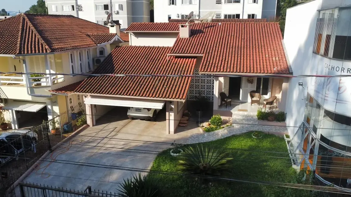 Foto 2 de Casa com 4 quartos à venda, 653m2 em Languiru, Teutonia - RS