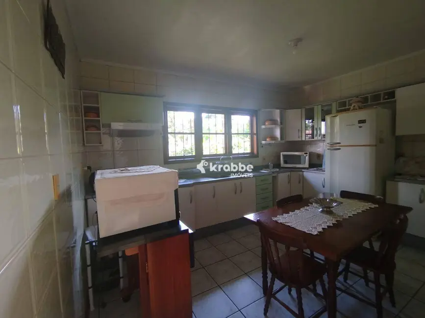 Foto 4 de Casa com 3 quartos à venda, 840m2 em Teutonia - RS