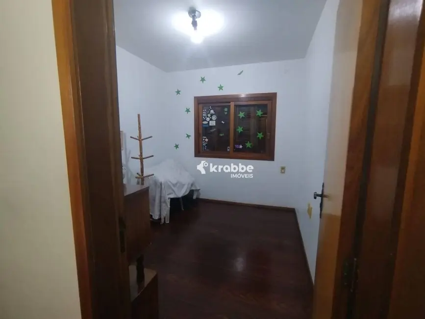 Foto 9 de Casa com 3 quartos à venda, 840m2 em Teutonia - RS