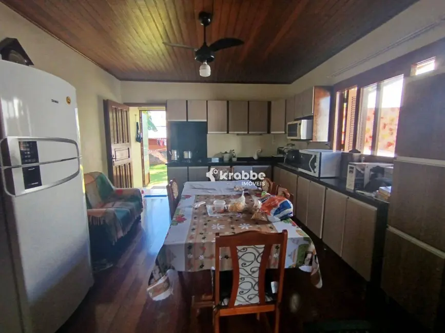 Foto 3 de Casa com 3 quartos à venda, 360m2 em Teutonia - RS