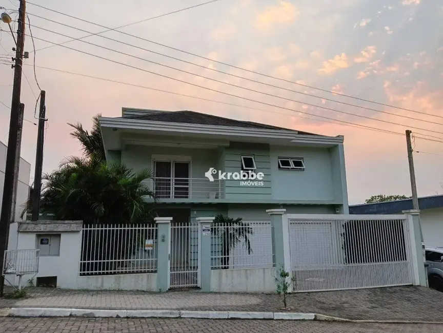 Foto 1 de Casa com 3 quartos à venda, 390m2 em Teutonia - RS