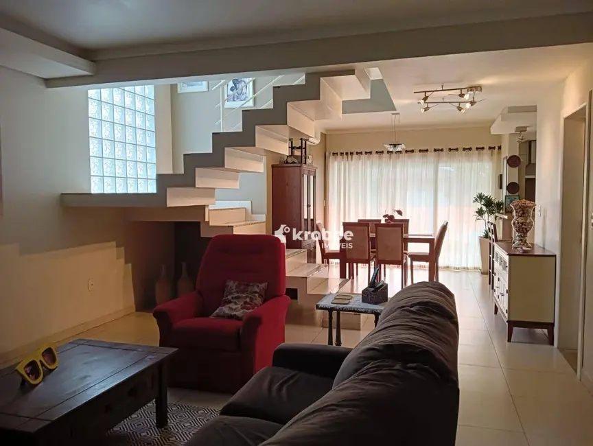 Foto 5 de Casa com 3 quartos à venda, 390m2 em Teutonia - RS