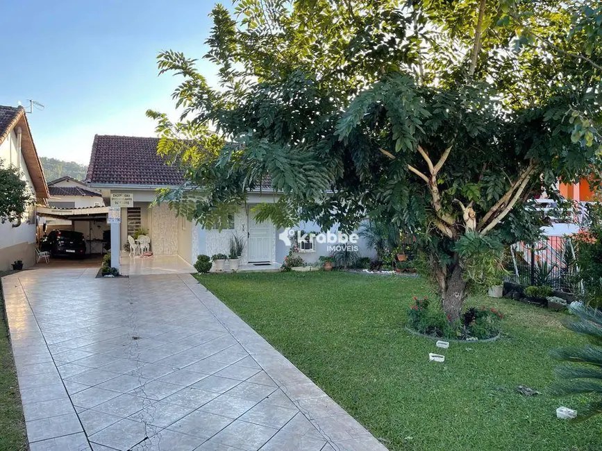 Casa com 4 quartos à venda, 363m2 em Centro, Paverama - RS - imagem 4 Foto 4 de Casa com 4 quartos à venda, 363m2 em Centro, Paverama - RS