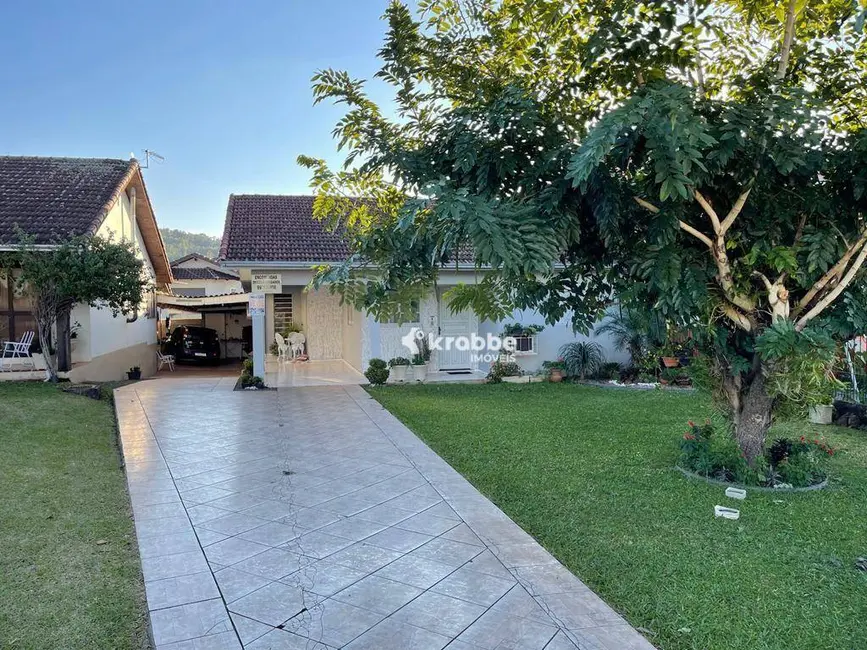 Casa com 4 quartos à venda, 363m2 em Centro, Paverama - RS - imagem 3 Foto 3 de Casa com 4 quartos à venda, 363m2 em Centro, Paverama - RS