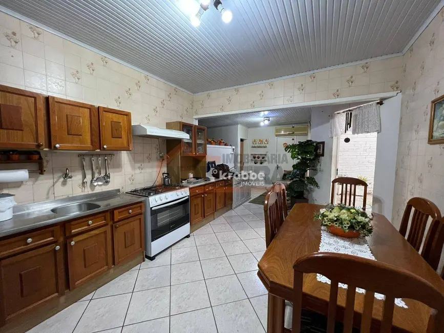 Casa com 2 quartos à venda, 496m2 em Estrela - RS - imagem 3 Foto 3 de Casa com 2 quartos à venda, 496m2 em Estrela - RS