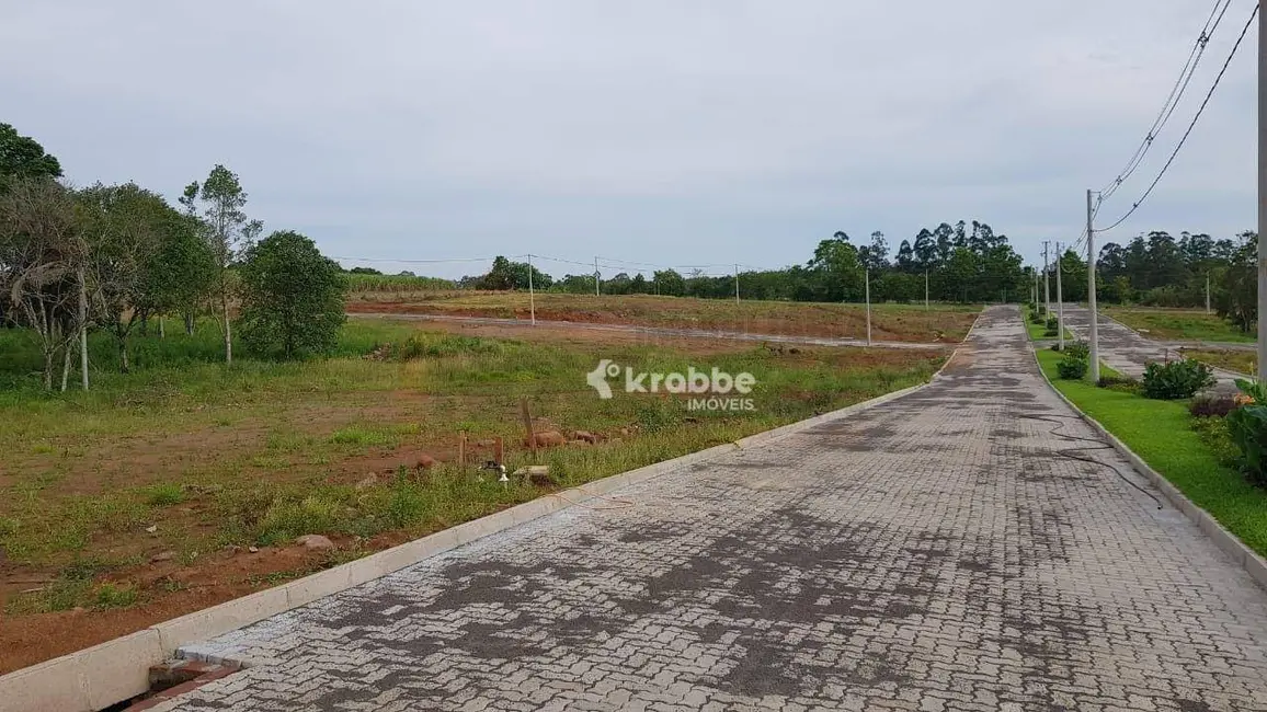 Foto 2 de Terreno / Lote à venda, 598m2 em Colinas - RS