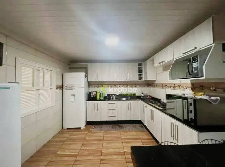 Casa com 3 quartos à venda, 360m2 em Teutonia - RS - imagem 8 Foto 8 de Casa com 3 quartos à venda, 360m2 em Teutonia - RS