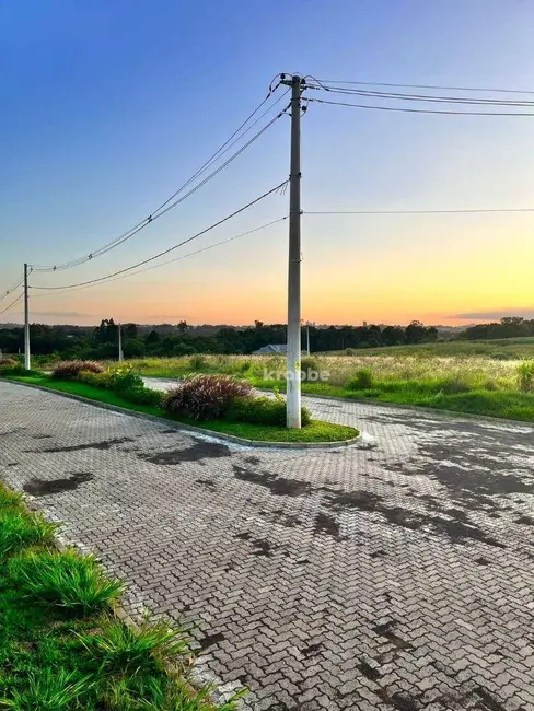 Foto 2 de Terreno / Lote à venda, 608m2 em Colinas - RS