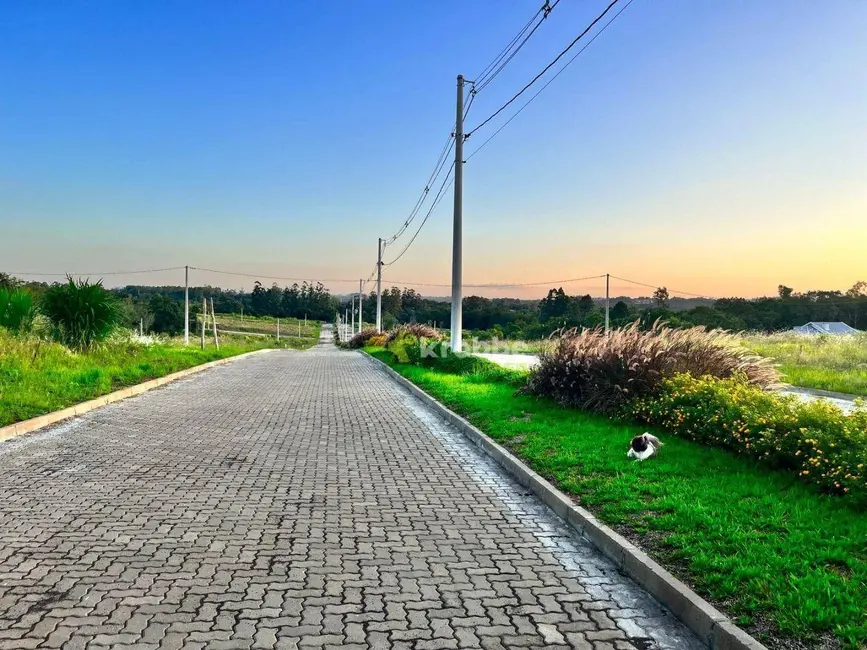 Foto 3 de Terreno / Lote à venda, 608m2 em Colinas - RS