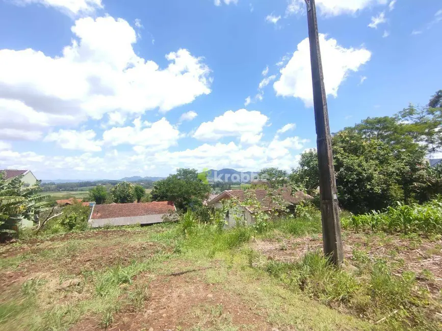 Foto 3 de Terreno / Lote à venda, 360m2 em Colinas - RS
