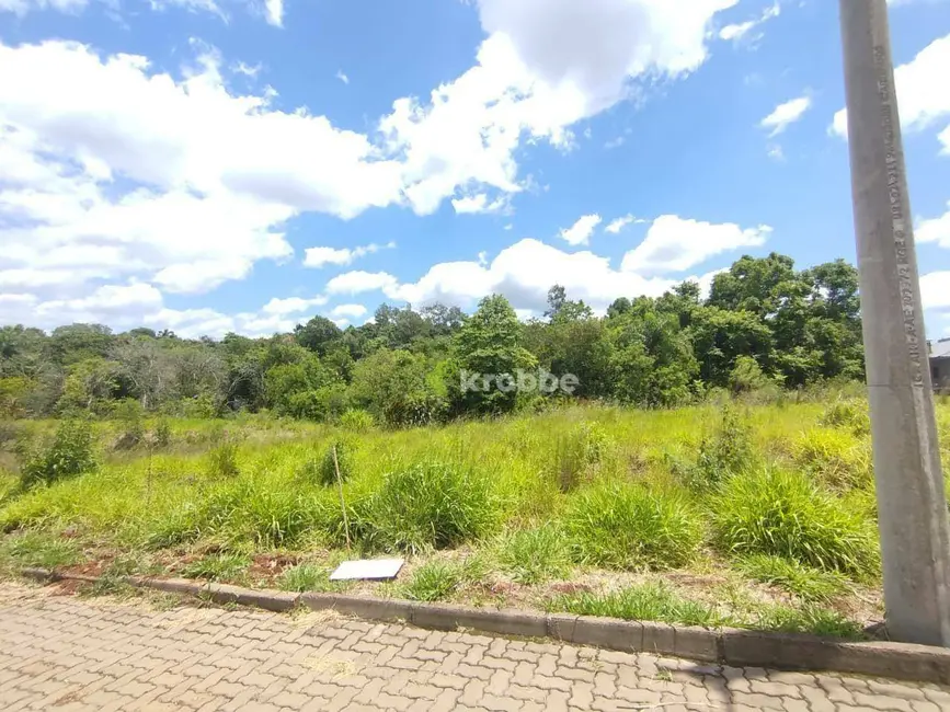 Foto 3 de Terreno / Lote à venda, 450m2 em Colinas - RS