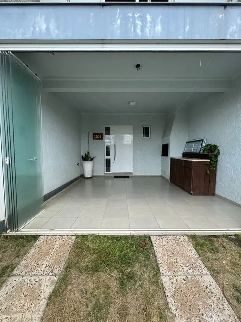 Foto 2 de Sobrado com 2 quartos à venda, 200m2 em Estrela - RS