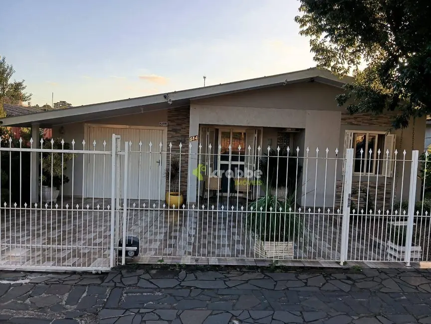 Foto 1 de Casa com 3 quartos à venda, 300m2 em Teutonia - RS