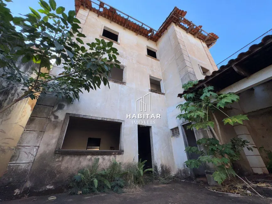 Foto 1 de Casa com 3 quartos à venda, 309m2 em Itumbiara - GO