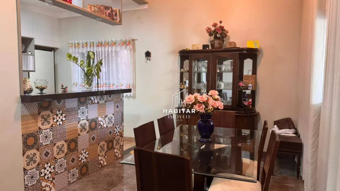 Casa com 4 quartos à venda, 372m2 em Residencial Jardim Primavera, Itumbiara - GO - imagem 4 Foto 4 de Casa com 4 quartos à venda, 372m2 em Residencial Jardim Primavera, Itumbiara - GO