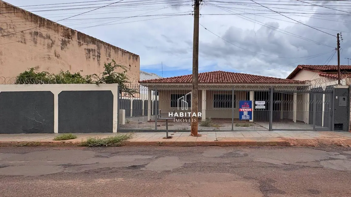 Foto 2 de Casa com 3 quartos à venda, 395m2 em Itumbiara - GO