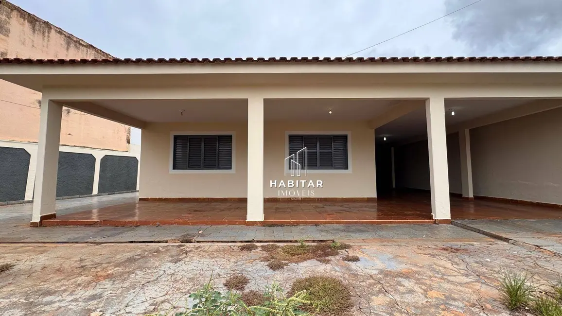 Foto 1 de Casa com 3 quartos à venda, 395m2 em Itumbiara - GO