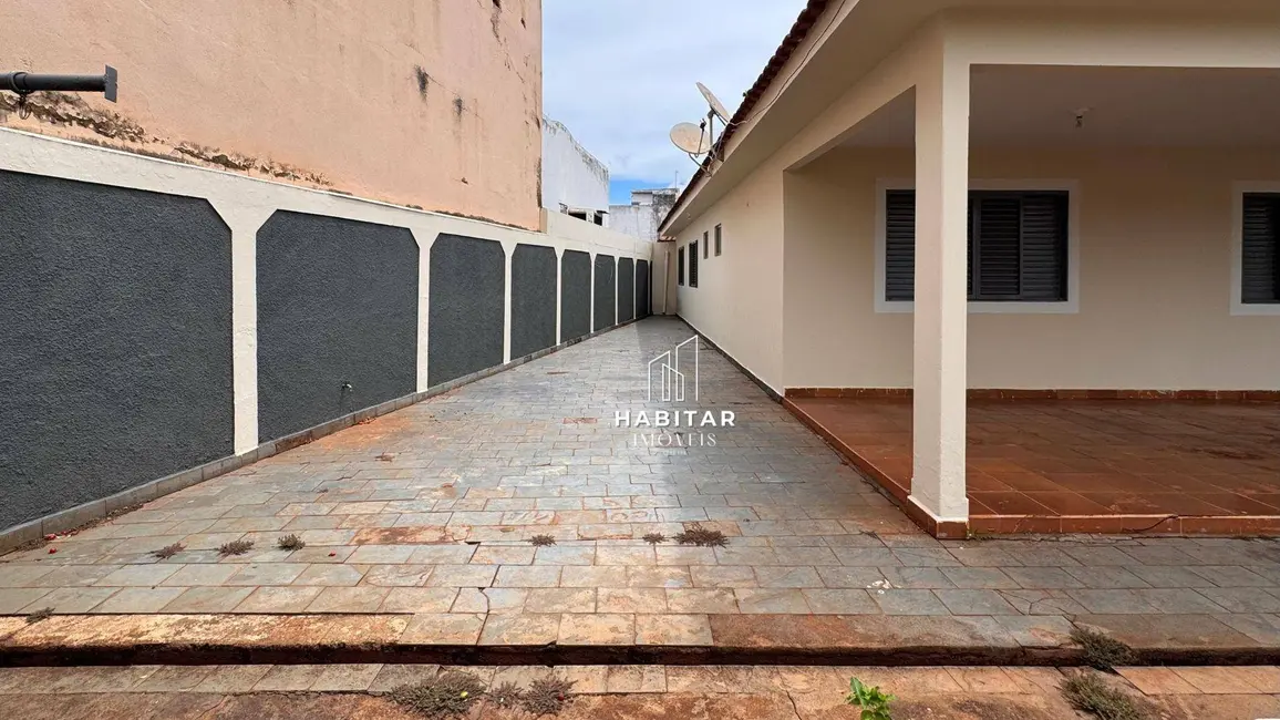 Foto 4 de Casa com 3 quartos à venda, 395m2 em Itumbiara - GO