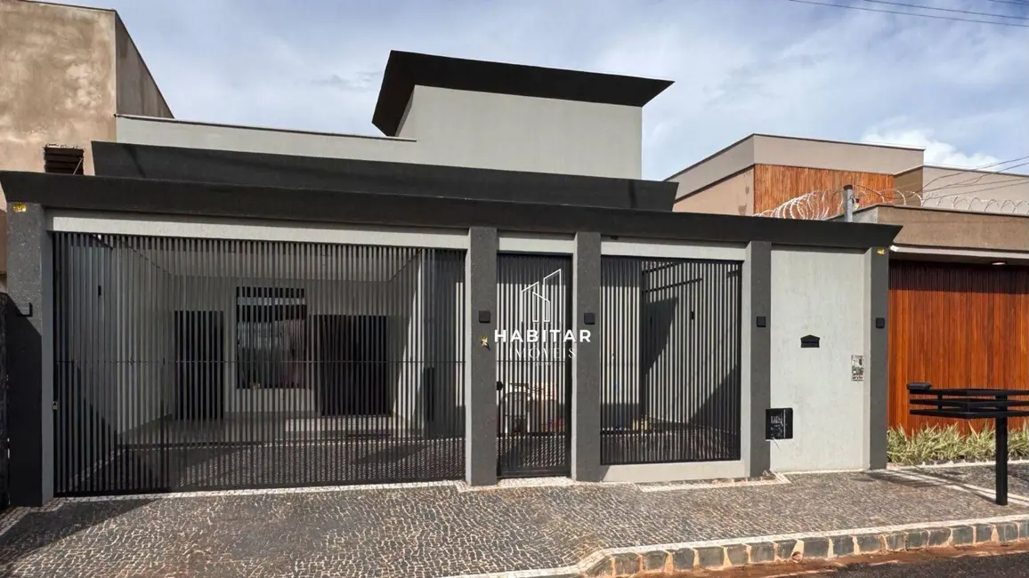 Foto 1 de Casa com 3 quartos à venda, 250m2 em Itumbiara - GO