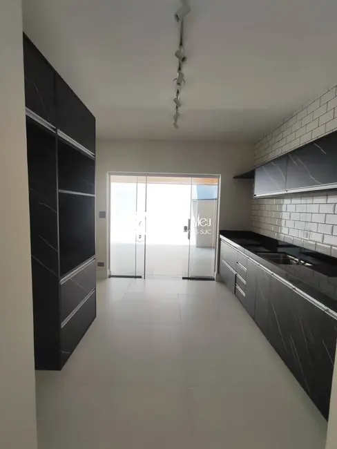 Casa com 4 quartos para alugar, 450m2 em Sao Jose Dos Campos - SP - imagem 5 Foto 5 de Casa com 4 quartos para alugar, 450m2 em Sao Jose Dos Campos - SP