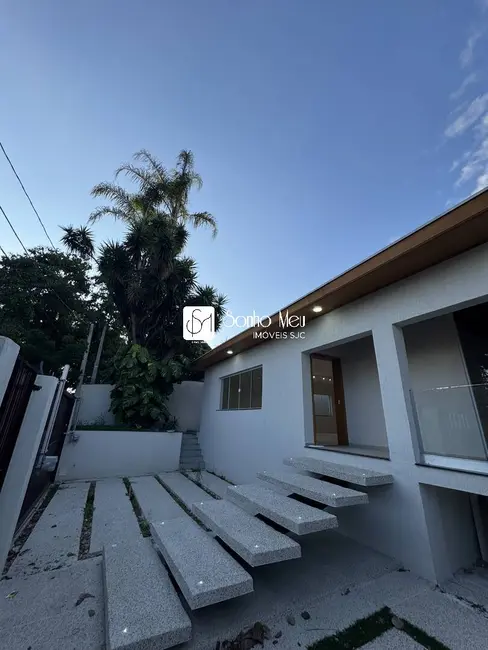 Casa com 4 quartos para alugar, 450m2 em Sao Jose Dos Campos - SP - imagem 1 Foto 1 de Casa com 4 quartos para alugar, 450m2 em Sao Jose Dos Campos - SP