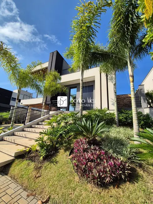 Foto 2 de Casa com 3 quartos à venda, 480m2 em Sao Jose Dos Campos - SP
