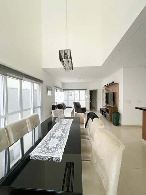 Foto 3 de Casa com 3 quartos à venda, 250m2 em Parque Califórnia, Jacarei - SP