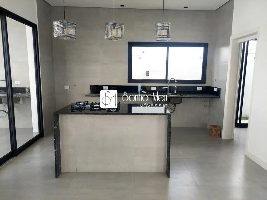 Casa de Condomínio com 3 quartos à venda, 250m2 em Sao Jose Dos Campos - SP - imagem 3 Foto 3 de Casa de Condomínio com 3 quartos à venda, 250m2 em Sao Jose Dos Campos - SP