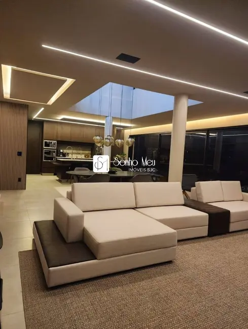 Foto 2 de Sobrado com 4 quartos à venda e para alugar, 600m2 em Sao Jose Dos Campos - SP