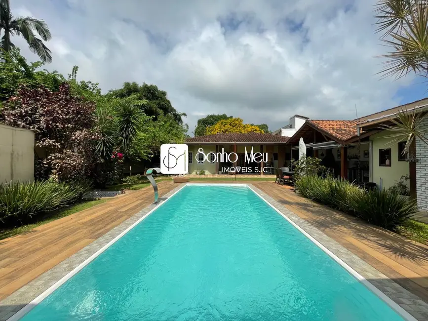 Foto 3 de Casa com 8 quartos à venda, 880m2 em Ubatuba - SP