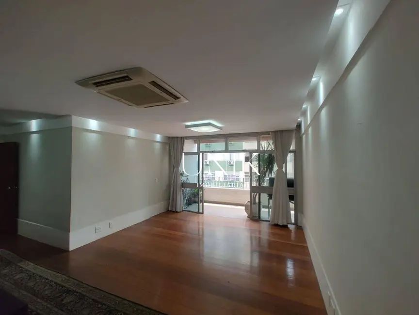 Apartamento com 4 quartos à venda, 240m2 em Icaraí, Niteroi - RJ - imagem 5 Foto 5 de Apartamento com 4 quartos à venda, 240m2 em Icaraí, Niteroi - RJ