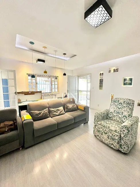 Foto 4 de Casa com 4 quartos à venda, 331m2 em Piratininga, Niteroi - RJ