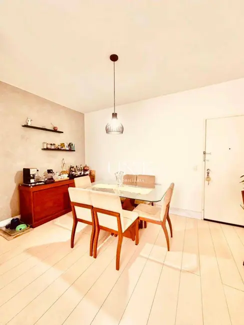 Apartamento com 2 quartos à venda, 80m2 em Icaraí, Niteroi - RJ - imagem 3 Foto 3 de Apartamento com 2 quartos à venda, 80m2 em Icaraí, Niteroi - RJ