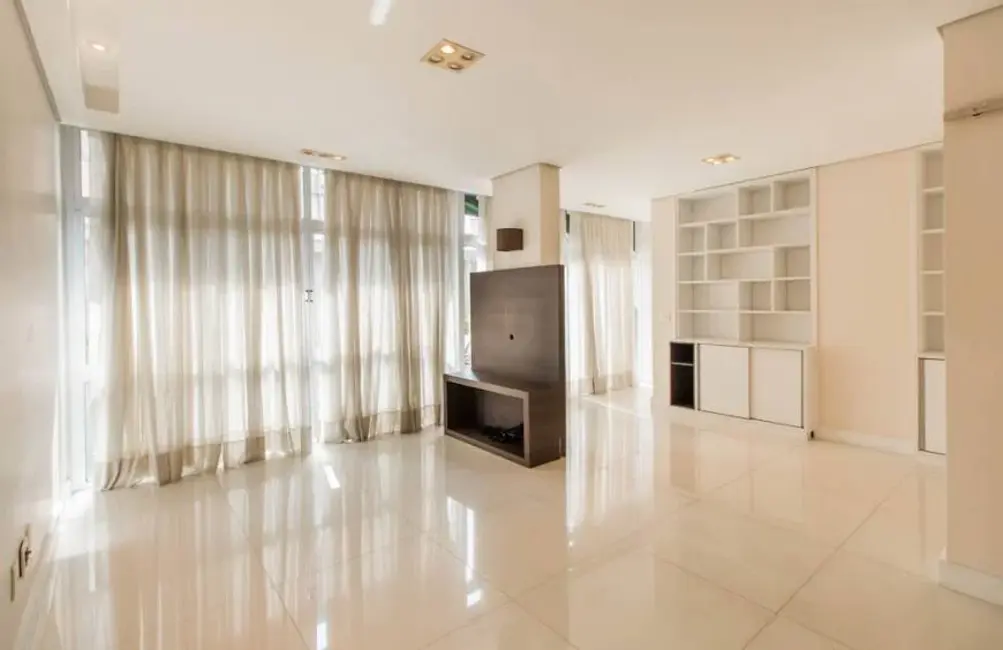 Apartamento com 3 quartos à venda, 130m2 em Itaim Bibi, São Paulo - SP - imagem 3 Foto 3 de Apartamento com 3 quartos à venda, 130m2 em Itaim Bibi, São Paulo - SP