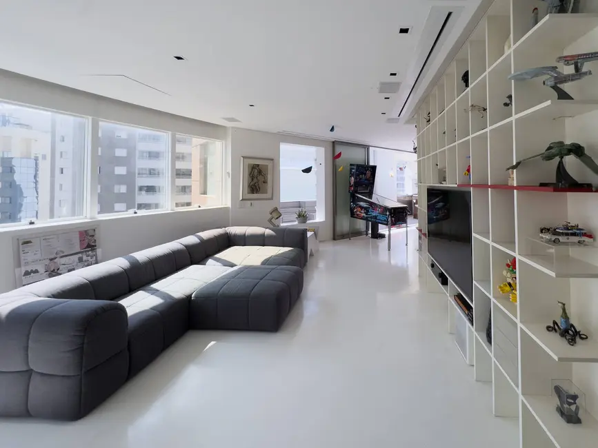 Apartamento com 3 quartos à venda, 202m2 em Indianópolis, São Paulo - SP - imagem 3 Foto 3 de Apartamento com 3 quartos à venda, 202m2 em Indianópolis, São Paulo - SP